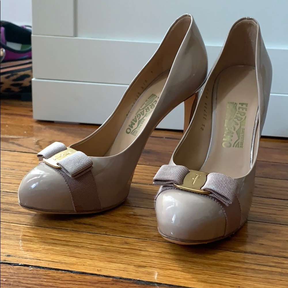 FERRAGAMO PIMPA NUDE PLATFORM PUMPS SIZE 9